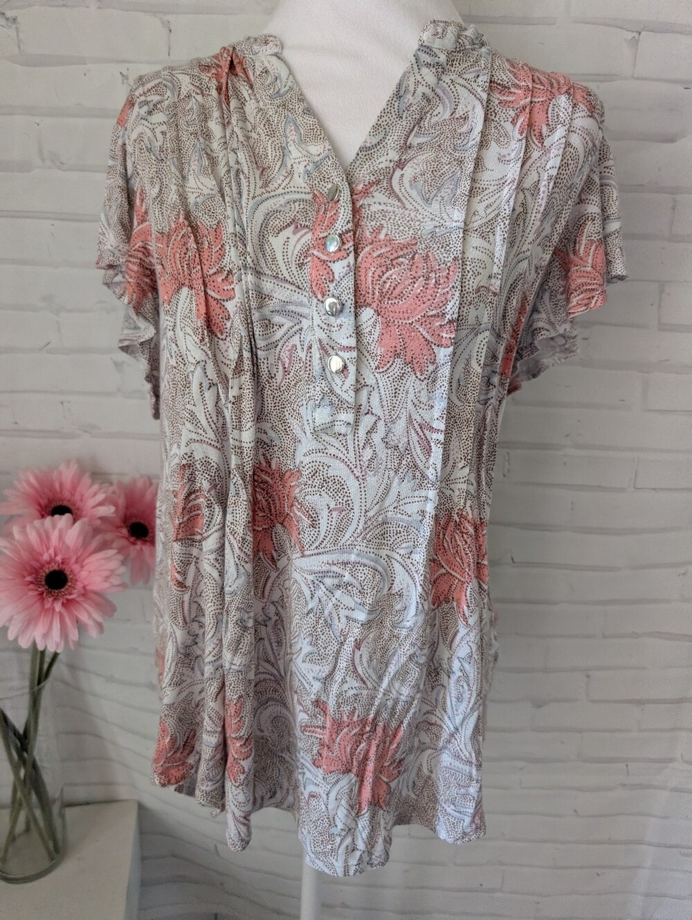 Ava & Grace Coral Floral V-Neck Button Front Blouse